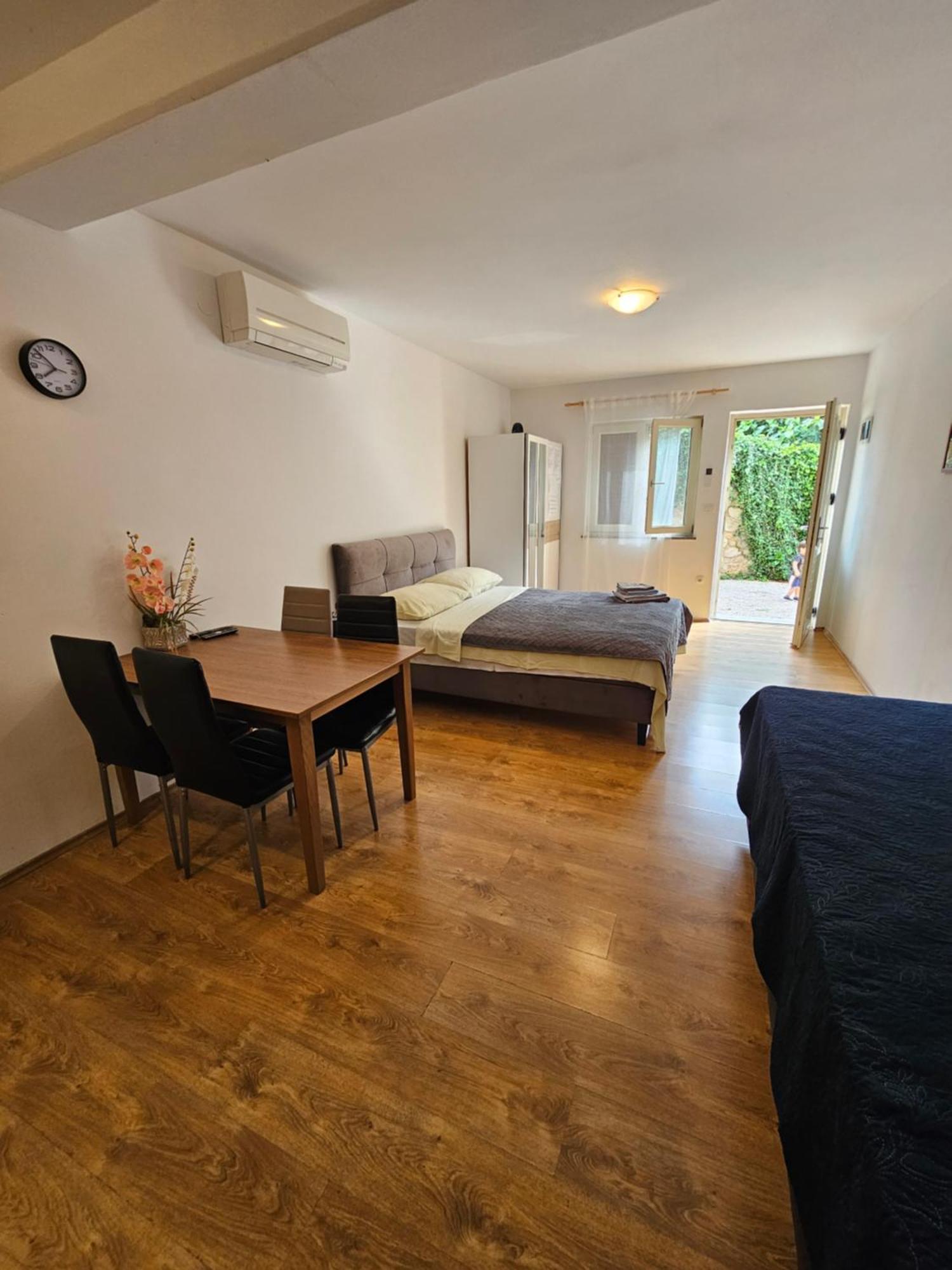 Apartmani Barbara Brseč Exterior foto